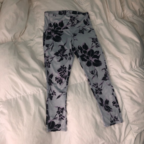 Athleta Crop leggings - Picture 2 of 5
